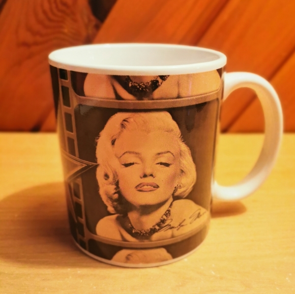 Marilyn Monroe Mug - Picture 6 of 7